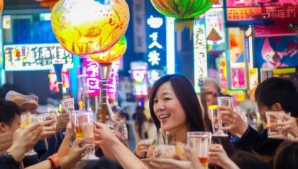 海口龙华嘉冰信息咨询服务部 Toasting in the Heart of the City