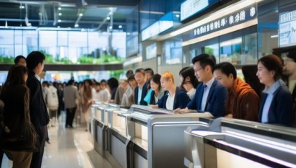信息时代，昆明站信息咨询服务部，服务如春
