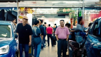 在二手车市场，选择一家专业靠谱的震哥—为您的车辆保驾护航