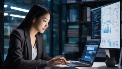 信息化咨询师的工作是为客户提供数字化解决方案，帮助他们优化业务流程、提升效率并实现业务目标。他们通常与IT部门合作，提供技术咨询、系统设计和优化服务。他们了解企业的业务需求，提供针对性解决方案，并指导其他团队如开发、运维或财务部门，确保系统的全面实施和持续优化。