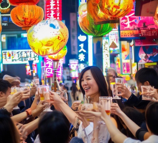 海口龙华嘉冰信息咨询服务部,Toasting in the Heart of the City 海口龙华嘉冰信息咨询服务部,Toasting in the Heart of the City
